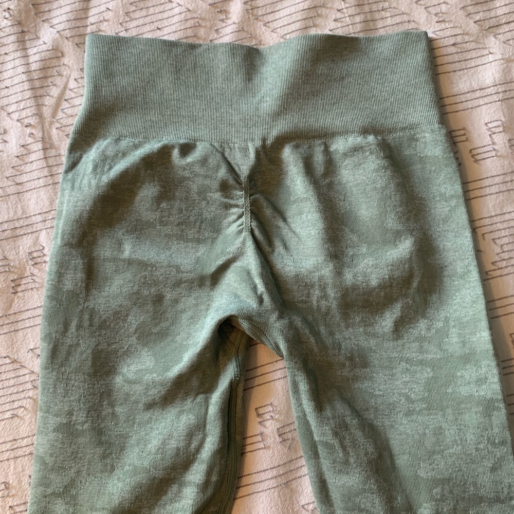 Gymshark Camo Seamless Legging in Sage Green